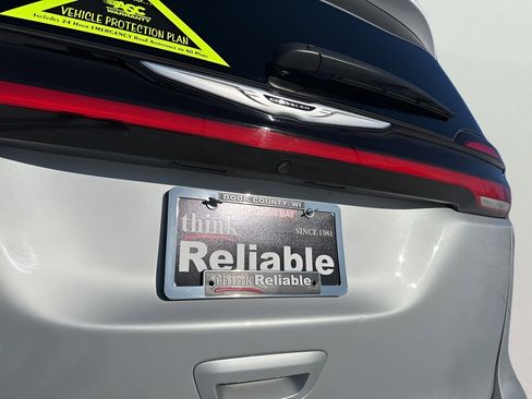 Used 2024 Chrysler Pacifica Touring-L FWD image 26