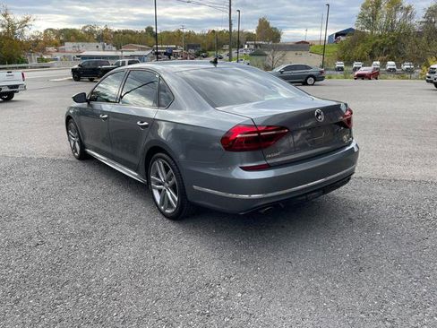 Used 2018 Volkswagen Passat 2.0T R-Line image 5