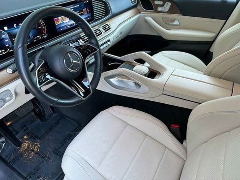 Used 2025 Mercedes-Benz GLE 450e 4MATIC w/ Driver Assistance Package image 11