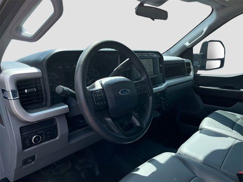 Used 2023 Ford F250 XL w/ XL Chrome Package image 9