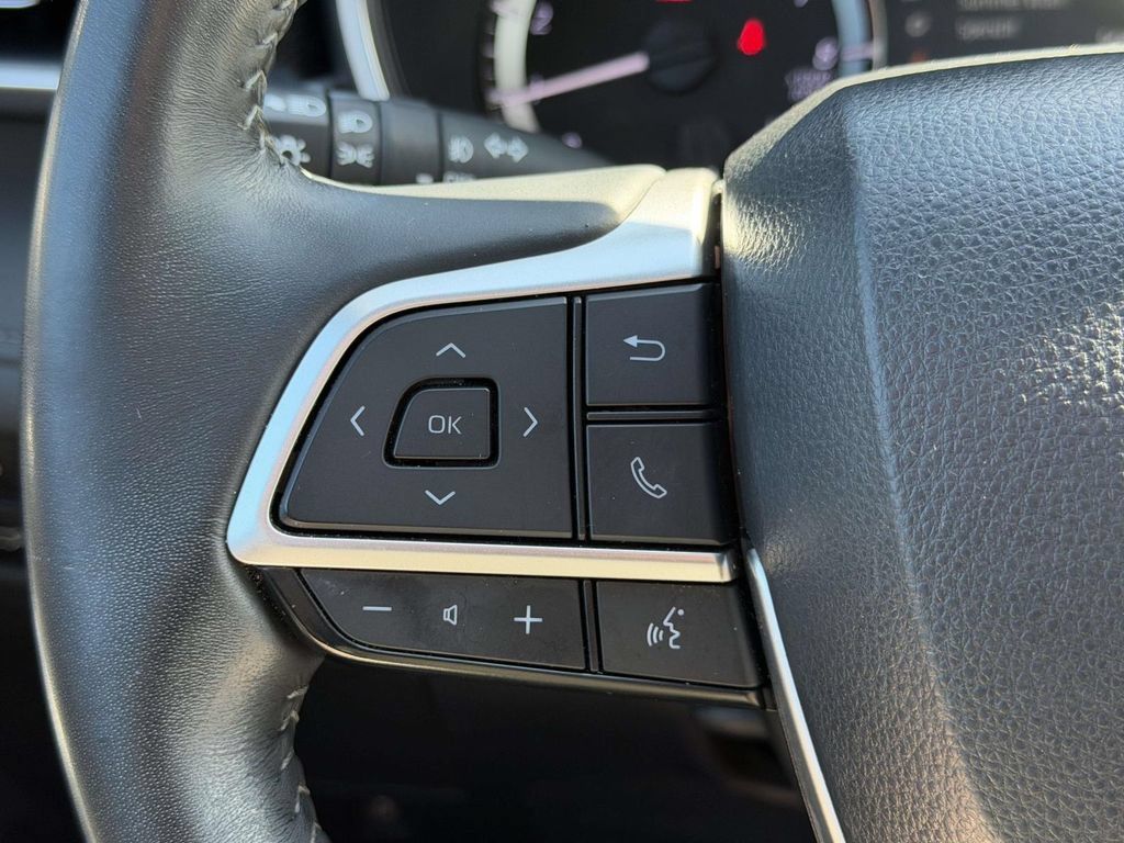 Used 2023 Toyota Highlander XSE AWD/4WD image 24