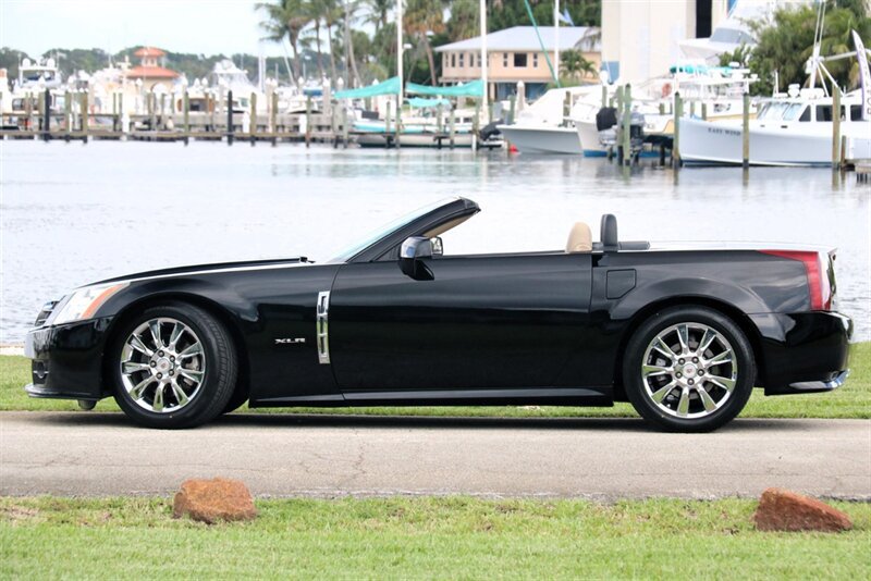Used 2009 Cadillac XLR RWD image 6
