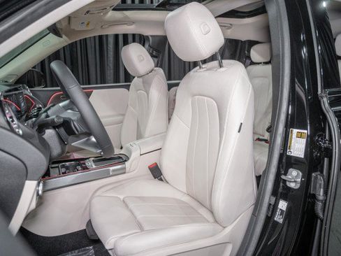New 2026 Mercedes-Benz GLB 250 image 11