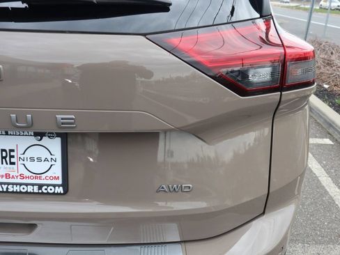 Certified 2025 Nissan Rogue SV AWD/4WD image 32
