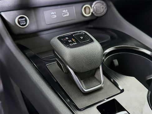 Used 2023 Nissan Rogue SV image 10