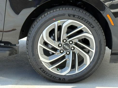 New 2026 Lincoln Navigator Premiere AWD/4WD image 7