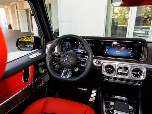 Used 2025 Mercedes-Benz G 63 AMG 4MATIC image 30