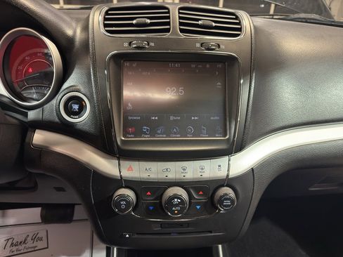 Used 2015 Dodge Journey R/T w/ Flexible Seating Group image 17