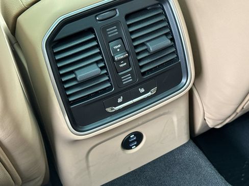 Certified 2026 Porsche Macan AWD/4WD image 15
