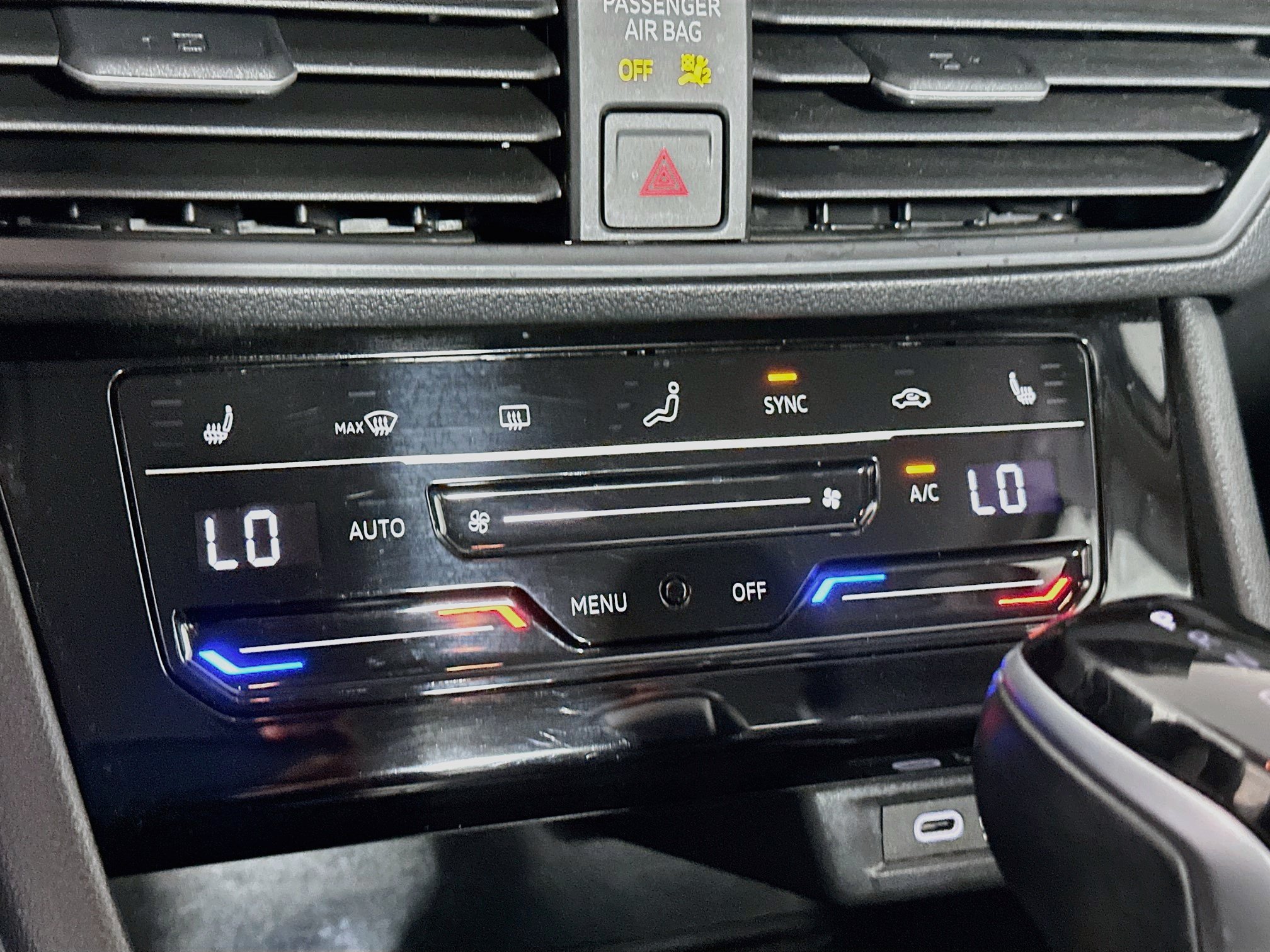 Used 2025 Volkswagen Jetta SE FWD image 23