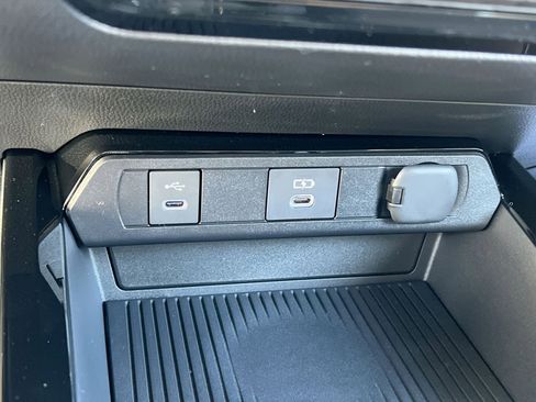 New 2026 Toyota Prius Plug-In Hybrid FWD image 30