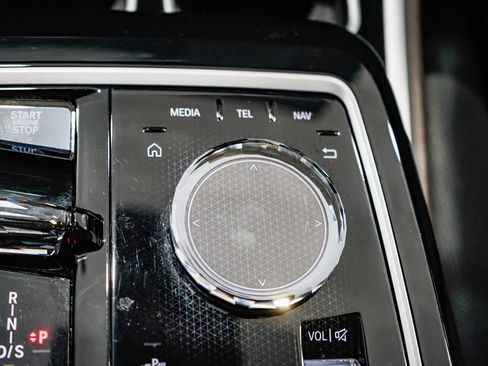 Used 2024 BMW 760i xDrive w/ Executive Package image 24