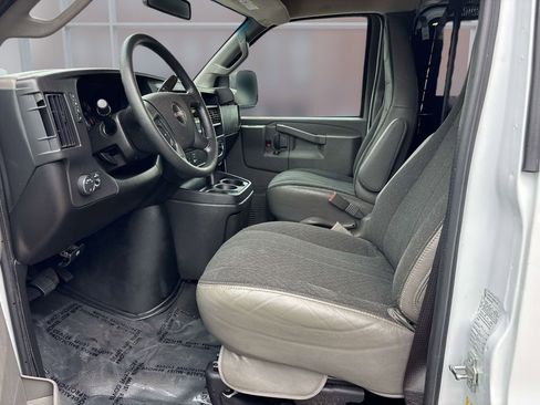 Used 2024 GMC Savana 2500 w/ Driver Convenience Package RWD image 9