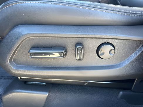 Used 2025 Honda Pilot Touring image 10