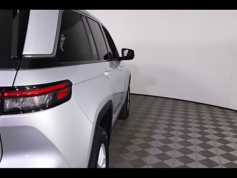 Used 2023 Jeep Grand Cherokee Laredo w/ Luxury Tech Group I image 16