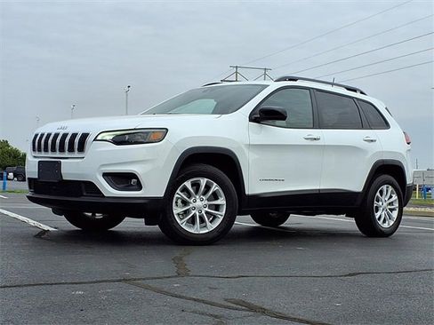 Used 2022 Jeep Cherokee Latitude Lux image 2