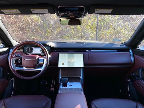 Certified 2024 Land Rover Range Rover SE image 18