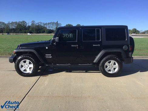 Used 2018 Jeep Wrangler Unlimited Sport S image 9