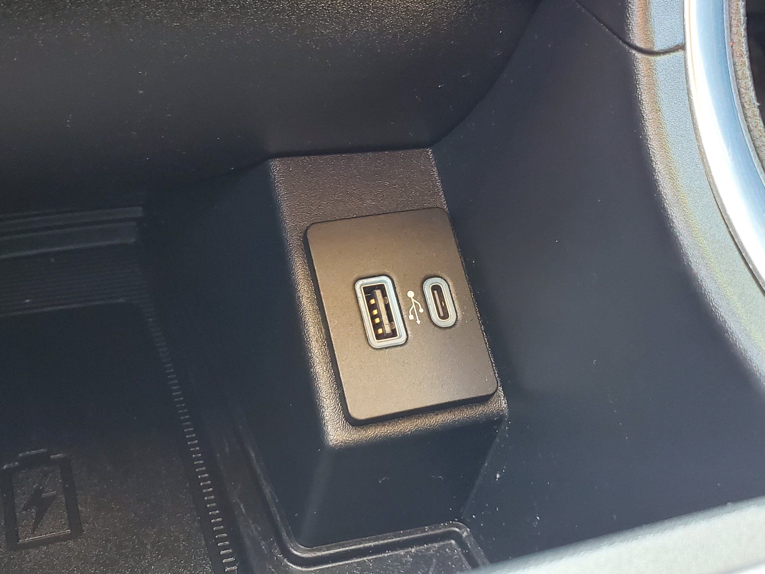 Used 2021 Ford Edge Titanium w/ Cargo Accessory Package AWD/4WD image 25