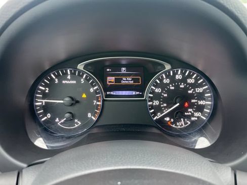 Used 2017 Nissan Altima 2.5 SR w/ LED Appearance Package FWD image 19