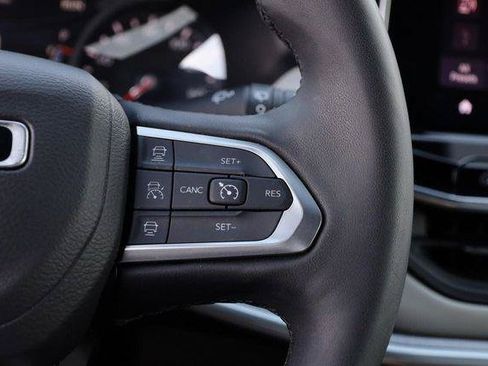 Used 2025 Jeep Compass Limited AWD/4WD image 13