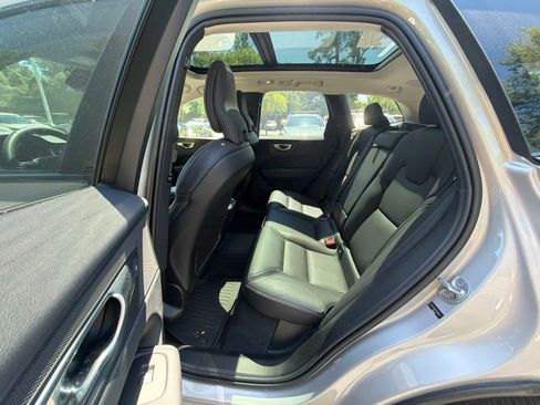 Used 2023 Volvo XC60 B5 Ultimate w/ Climate Package FWD image 25