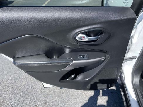 Used 2021 Jeep Cherokee Latitude Lux image 16