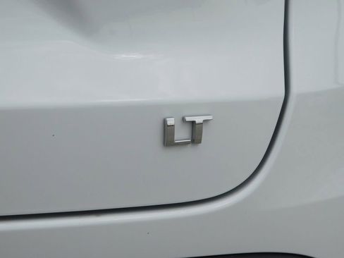 Used 2025 Chevrolet Trax LT w/ LT Convenience Package FWD image 38