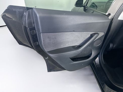 Used 2024 Tesla Model Y Long Range AWD/4WD image 24