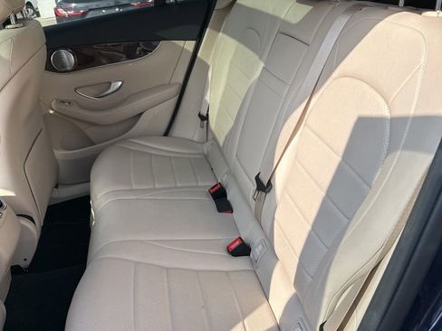 Used 2019 Mercedes-Benz GLC 350e 4MATIC image 11