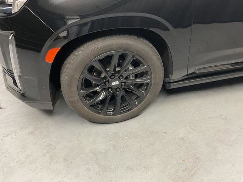 Used 2023 Cadillac Escalade Sport w/ LPO, ONYX Package image 9