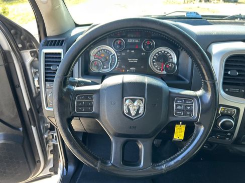 Used 2019 RAM 1500 Classic SLT w/ Luxury Group image 9