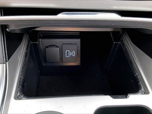 Used 2021 Ford Explorer XLT w/ Equipment Group 202A AWD/4WD image 35