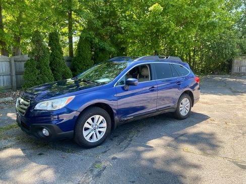 Used 2016 Subaru Outback 2.5i Premium AWD/4WD image 1