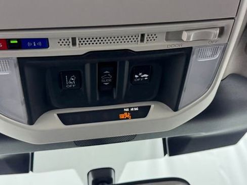 Used 2024 Subaru Forester Premium image 32