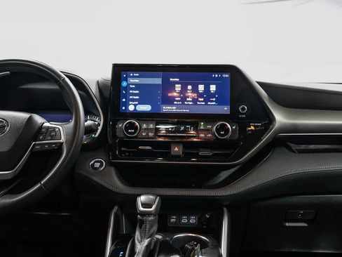 Certified 2023 Toyota Highlander XLE FWD image 13