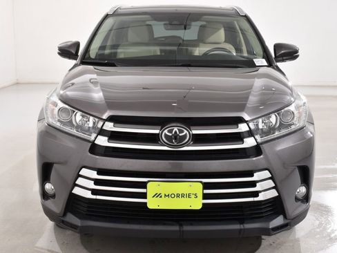 Used 2017 Toyota Highlander Limited FWD image 3