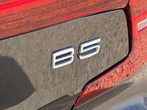 Certified 2024 Volvo S60 B5 Core image 14