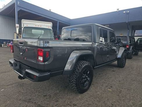 Used 2022 Jeep Gladiator Sport AWD/4WD image 3