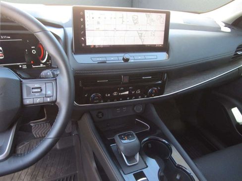 Used 2025 Nissan Rogue Platinum w/ Platinum Premium Package AWD/4WD image 19
