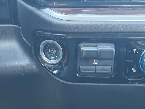 Used 2025 GMC Sierra 1500 SLT RWD image 28