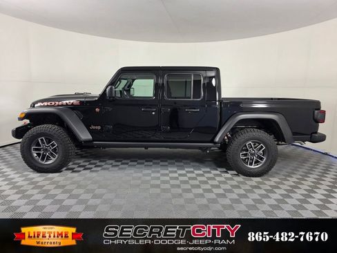 New 2025 Jeep Gladiator Mojave image 4