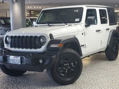 Used 2025 Jeep Wrangler Sport image 32