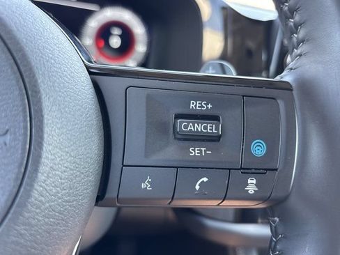 Used 2024 Nissan Pathfinder Platinum w/ Black Appearance Package AWD/4WD image 32