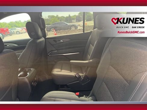 Used 2024 Chevrolet Traverse LT FWD image 8