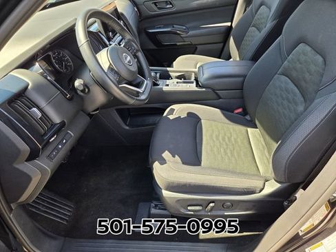 Used 2025 Nissan Pathfinder SV FWD image 10