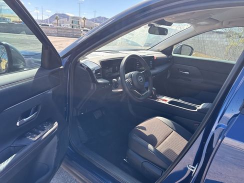 Used 2025 Nissan Kicks SR image 19
