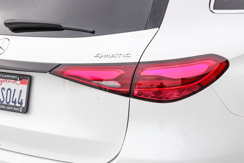Used 2025 Mercedes-Benz GLC 300 4MATIC image 10