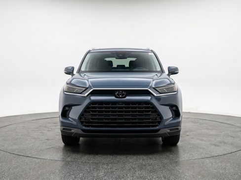 Used 2025 Toyota Grand Highlander FWD image 2