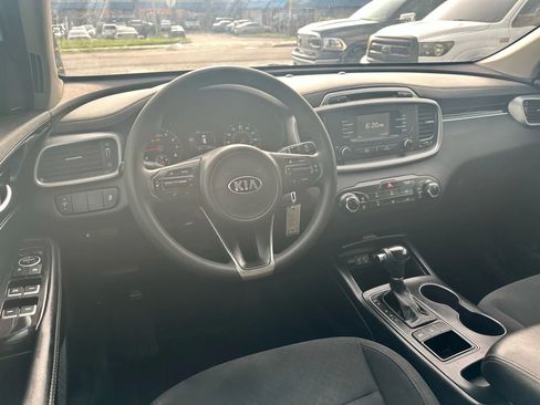 Used 2016 Kia Sorento LX image 11